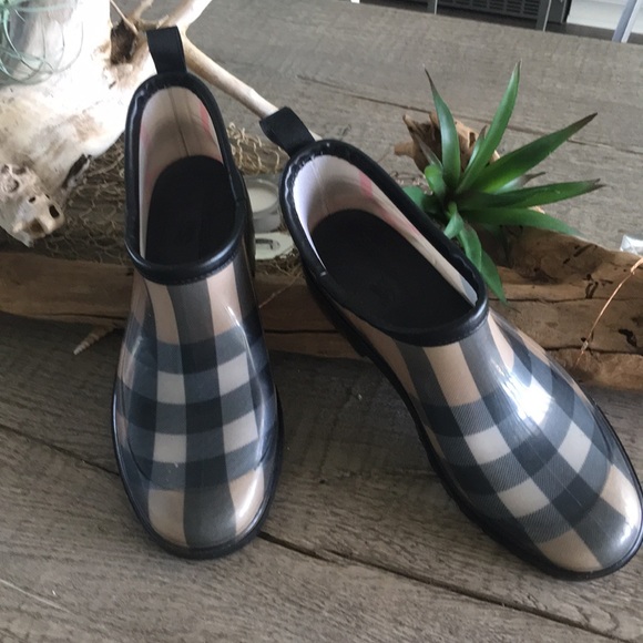burberry ankle rain boots